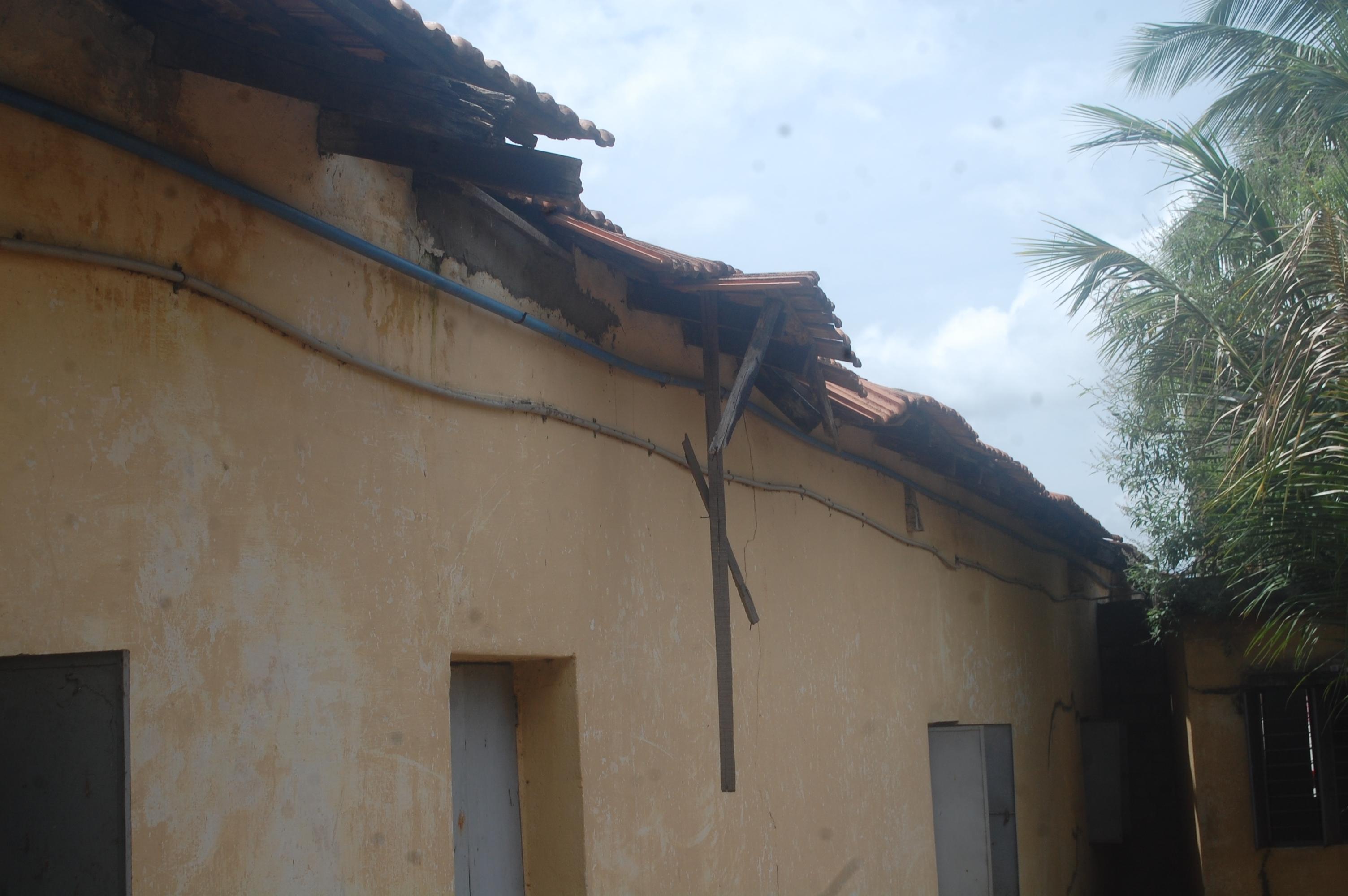 ಶಿವಮೊಗ್ಗ: ಶಿಥಿಲಾವಸೆ್ಥಯಲ್ಲಿರುವ ಸರಕಾರಿ ಉರ್ದು ಶಾಲೆ